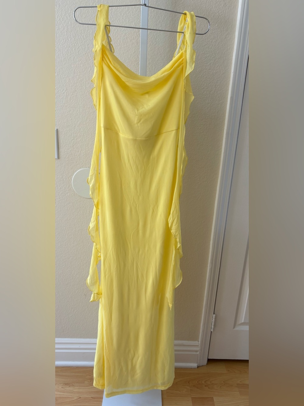 NWT - Showpo. Rosha Midi Dress in Butter - Size 8 - Picture 9 of 11